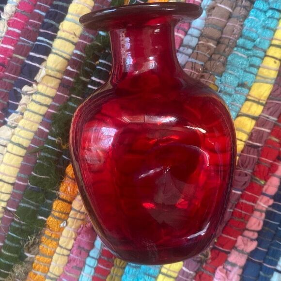 VINTAGE MCM RAINBOW GLASS RED PINCHED DECANTER NO STOPPER (BLENKO ERA) - Picture 11 of 12